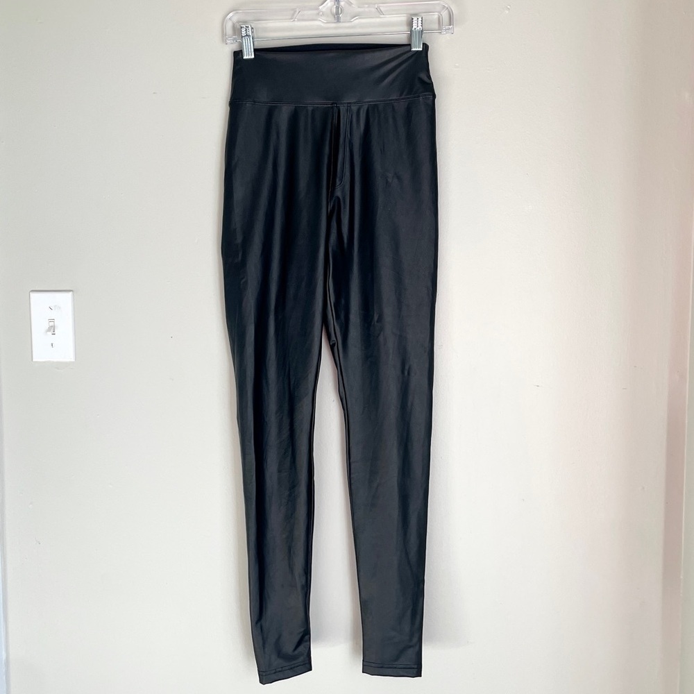 ✨ Aerie OFFLINE Real Luxe Hi-Rise Faux Leather Leggings — Size M ✨